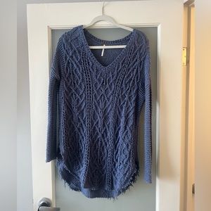 ✨FREE PEOPLE DISTRESSED SWEATER